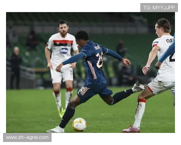 足球维度跳跃创意是否为多场比赛之间虚拟互联提供跨维交互灵感